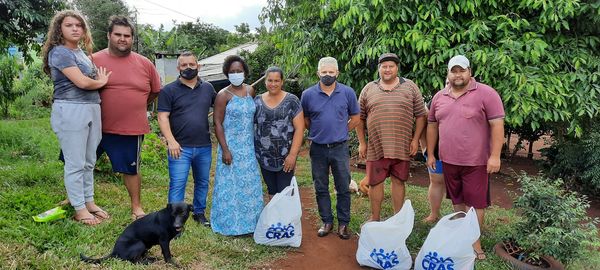 Cestas básicas são entregues a ribeirinhos   