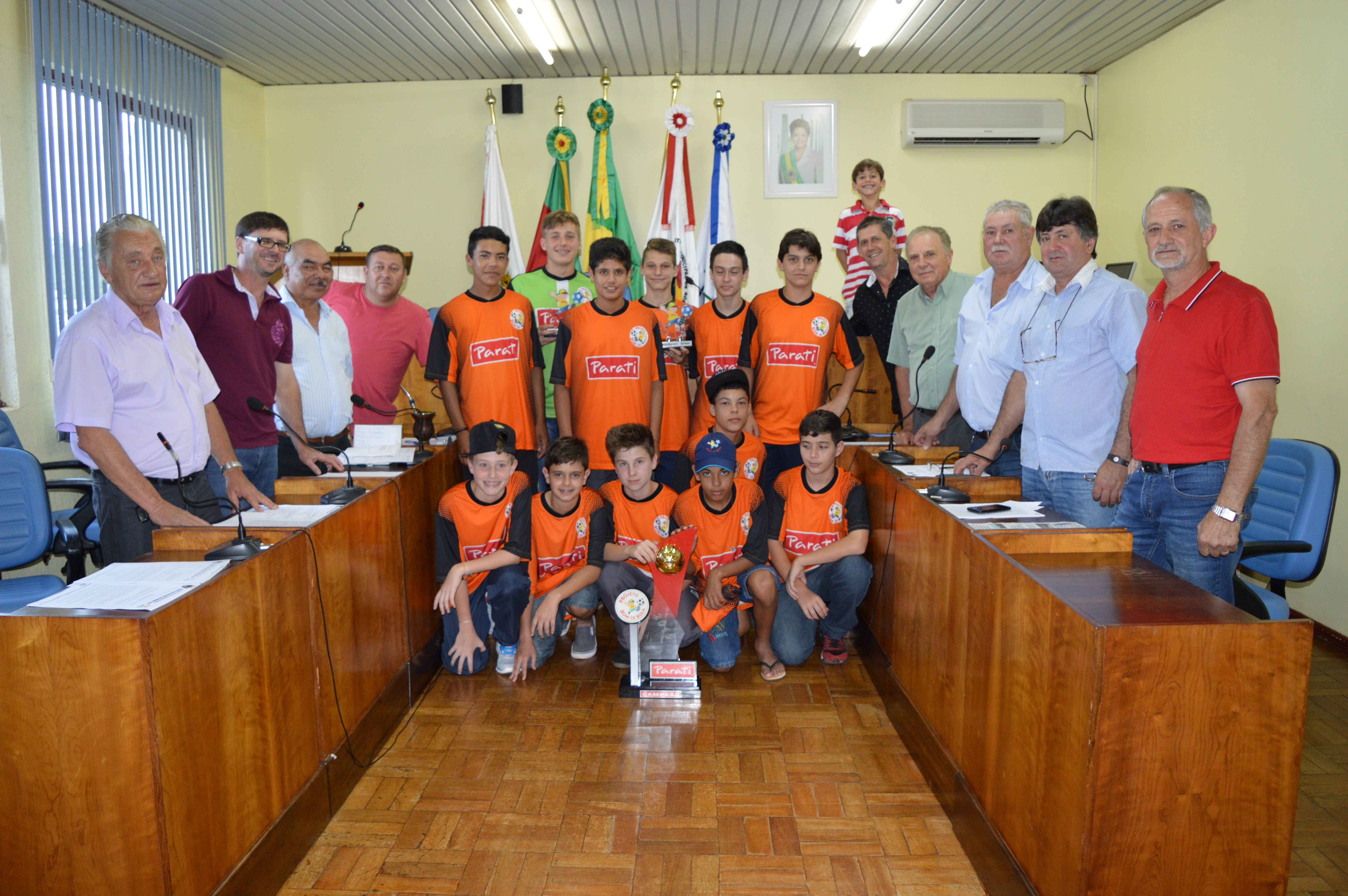 Vereadores prestam homenagem aos campeões dos Jogos Bom de Bola